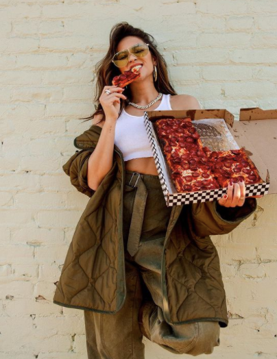 shay-mitchell-pizza