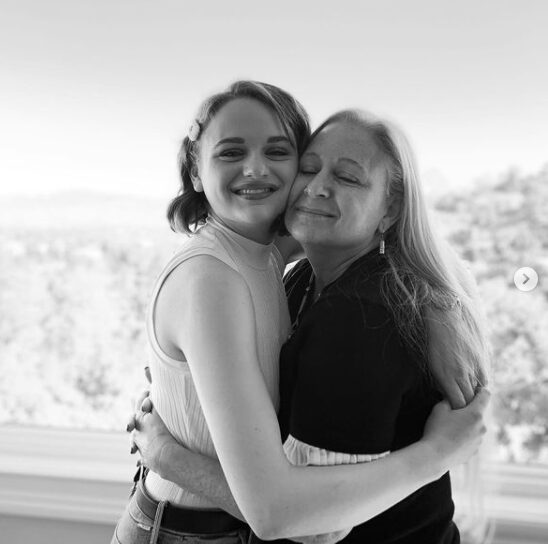 joey-king-her-mom